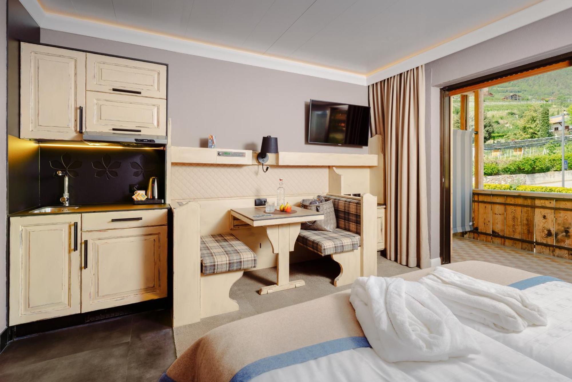 Mondi Hotel Tscherms Esterno foto